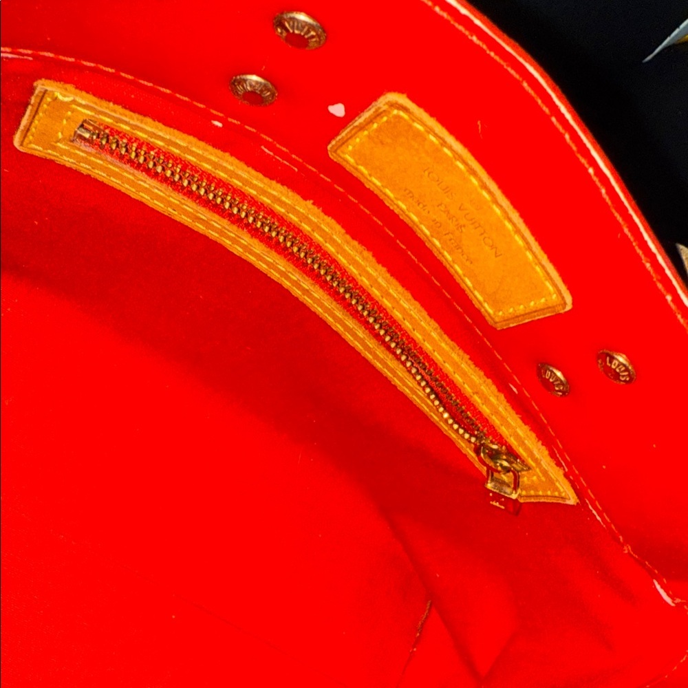 Louis Vuitton Vibrant Red Vernis Tote with leather Handles - Picture 10 of 11